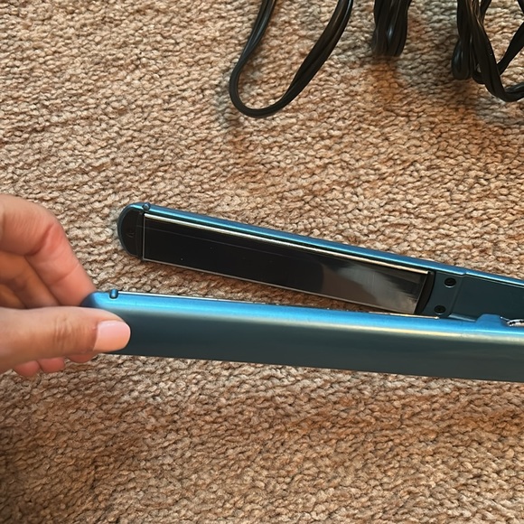 BaBylissPRO Nano Titanium Flat Iron - Picture 3 of 4